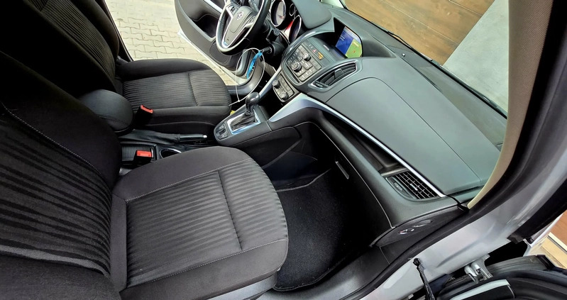 Opel Zafira cena 37999 przebieg: 108000, rok produkcji 2012 z Skalbmierz małe 137